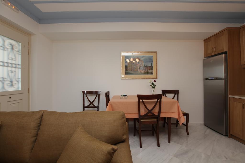 Avgerinos Hotel Kampochora  部屋 写真