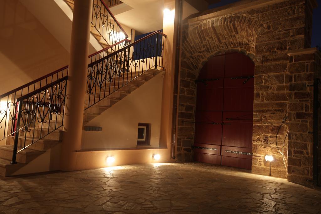 Avgerinos Hotel Kampochora  部屋 写真
