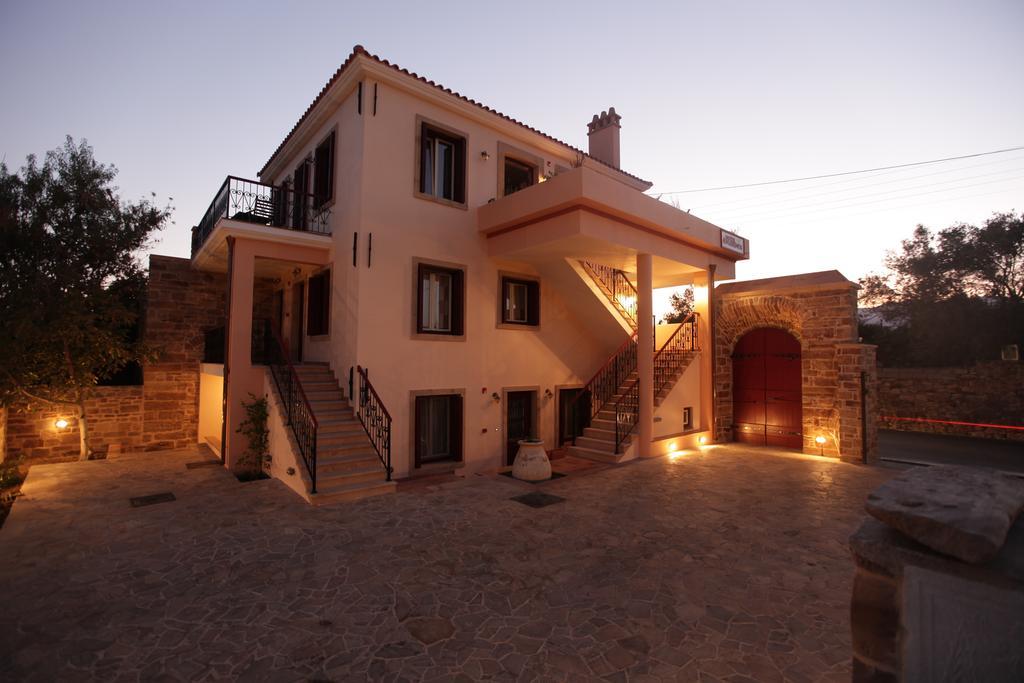 Avgerinos Hotel Kampochora  部屋 写真